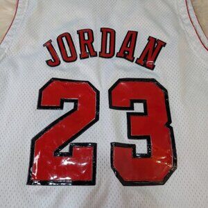 Michael Jordan #23 Chicago Bulls White Jersey Champion NBA Authentics Size 52